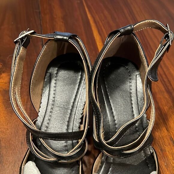 Black Faux Leather Strapped Closed Toe Pumps Womens US 6.5/7 - Picture 3 of 6